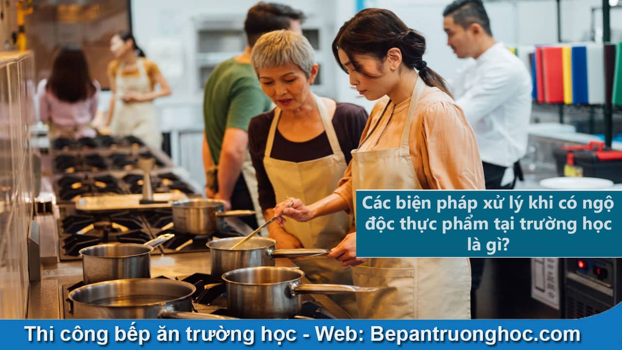 Các biện pháp xử lý khi có ngộ độc thực phẩm tại trường học là gì?